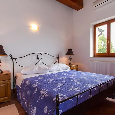 Lovely In With Wifi Holiday home