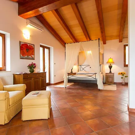 Lovely In With Wifi Koromačno